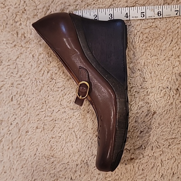 Kenneth Cole Reaction PLANT A CEDE,  brown leather, Mary Janes WITH FLAIR - Picture 6 of 9